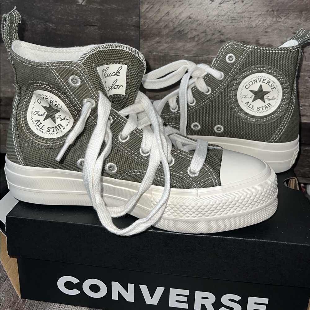 Women’s 7 High Top Chuck Taylor’s